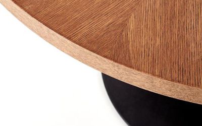 Кръгла трапезна маса CARMELO – орех и черно, Ø100 см, стабилна метална основа и изчистен дизайн за уютна трапезария